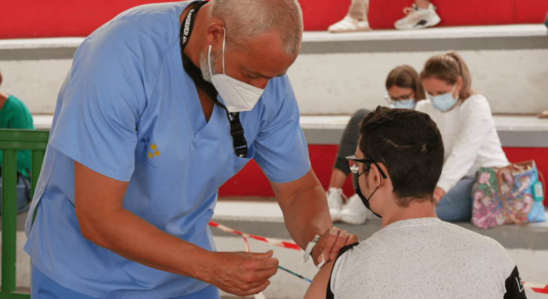 Imagen de archivo del proceso de vacunación contra la covid-19 / TA